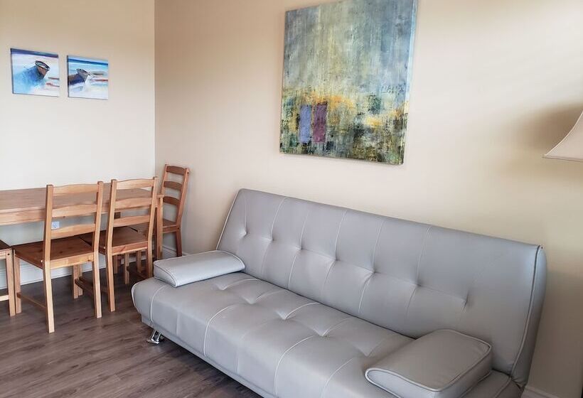 Parlee Beach Motel