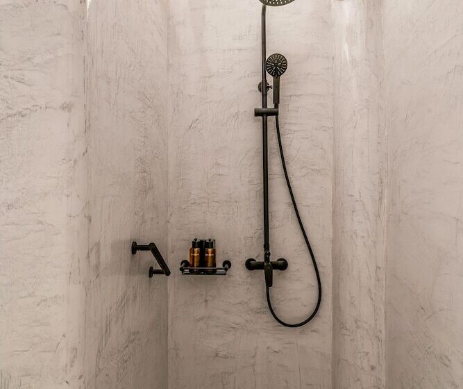 Пансион Wine And Yard Caves