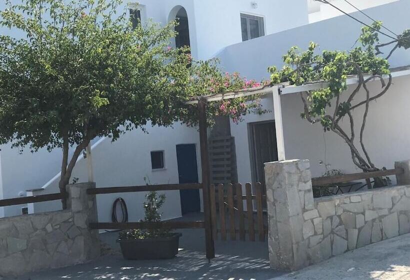 펜션 Kamara Rooms In Naousa