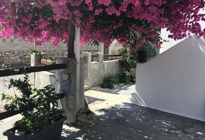 펜션 Kamara Rooms In Naousa