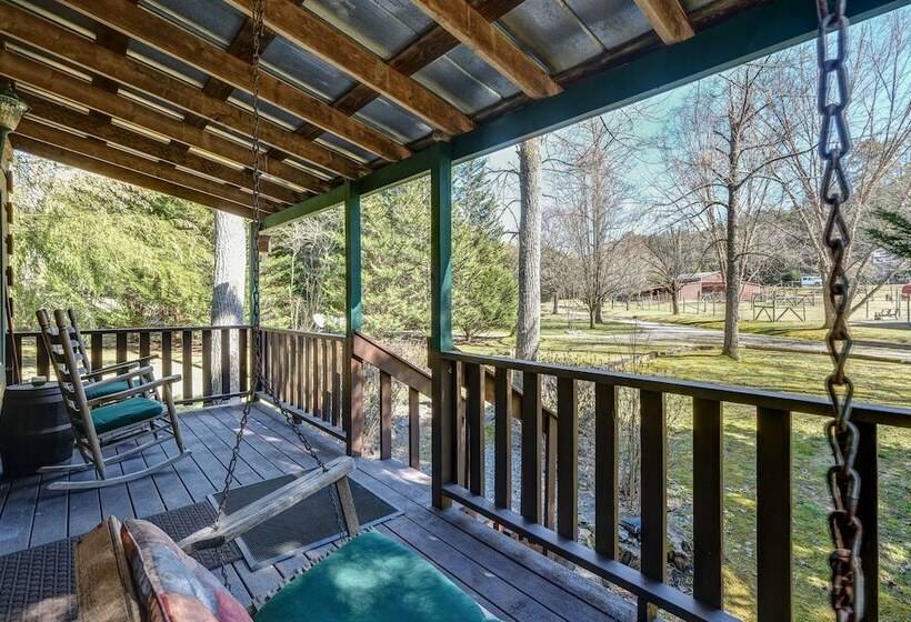 פנסיון Cobb Creek Cabins