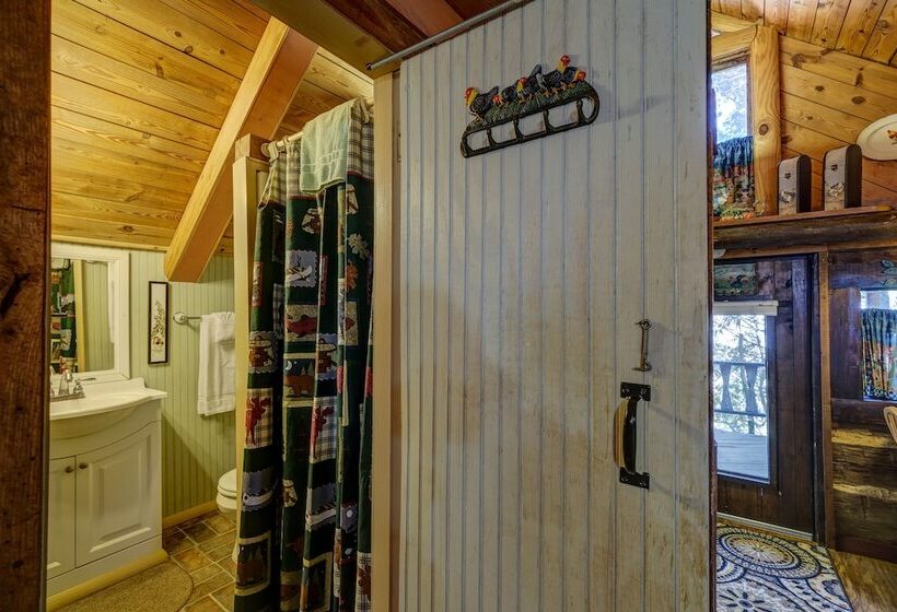 פנסיון Cobb Creek Cabins