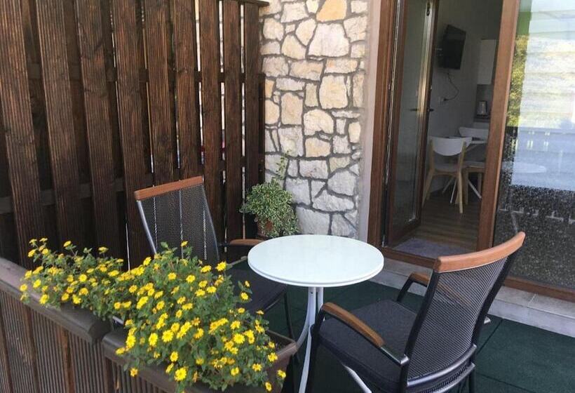 פנסיון Guesthouse Family Bosnic