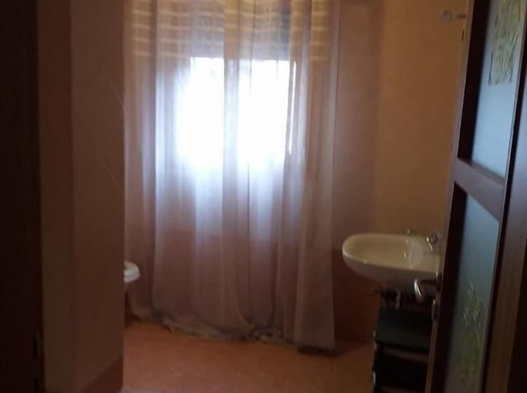 ペンション Room In Guest Room   Orange Room In Apartment