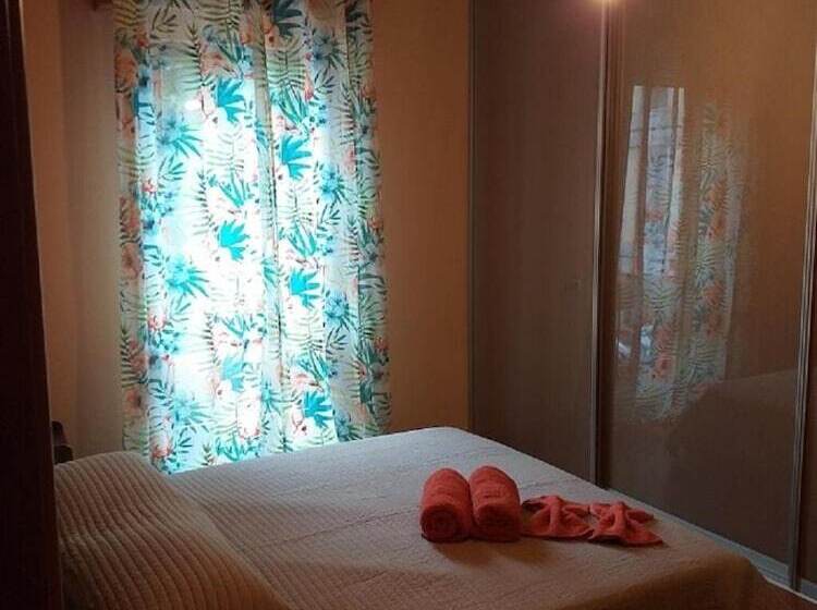 ペンション Room In Guest Room   Orange Room In Apartment