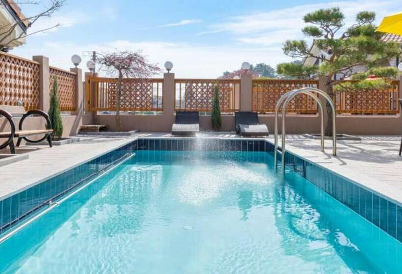 Пансион Taean Ocean Terrace Pool Villa