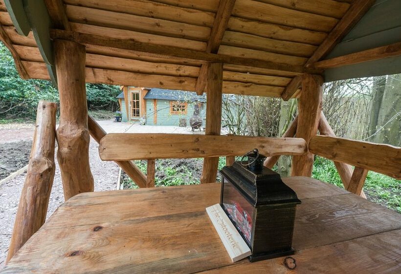 Copper Beech Cabin For Couples, Outdoor Bath