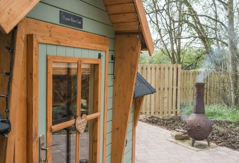 Copper Beech Cabin For Couples, Outdoor Bath