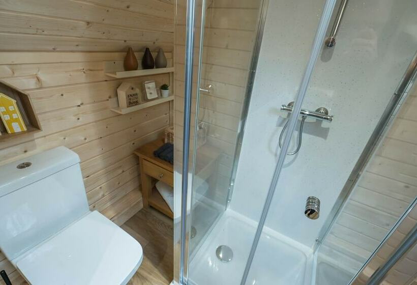 Copper Beech Cabin For Couples, Outdoor Bath
