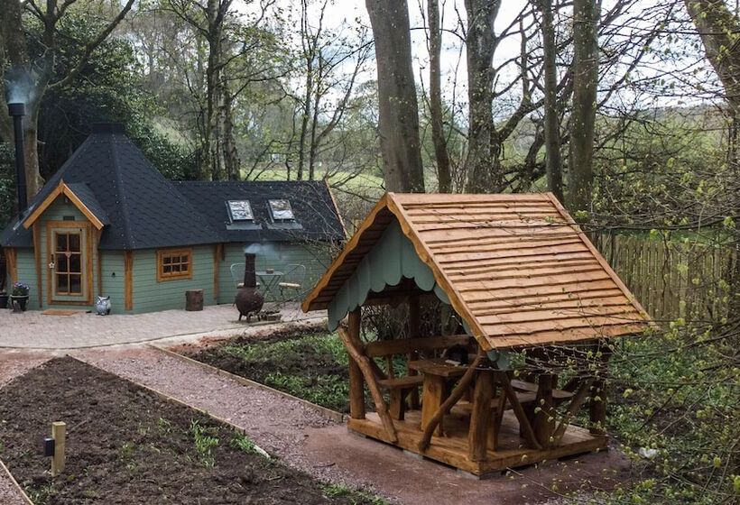 Copper Beech Cabin For Couples, Outdoor Bath