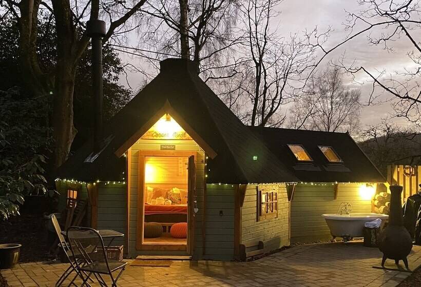 Copper Beech Cabin For Couples, Outdoor Bath