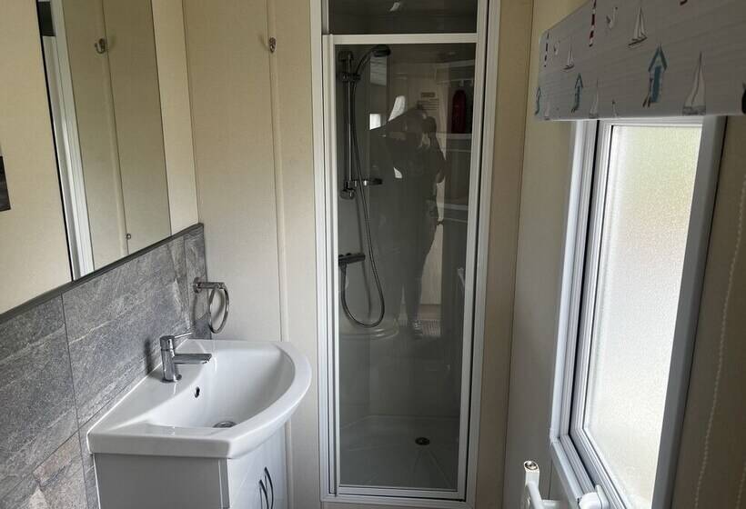 Relaxing And Quiet Holiday Cabin, Sleeps 4