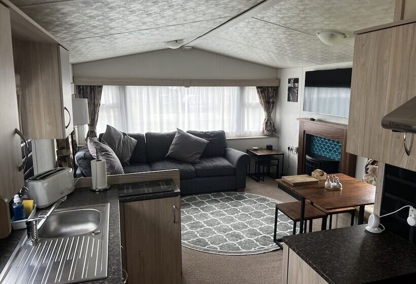 Relaxing And Quiet Holiday Cabin, Sleeps 4