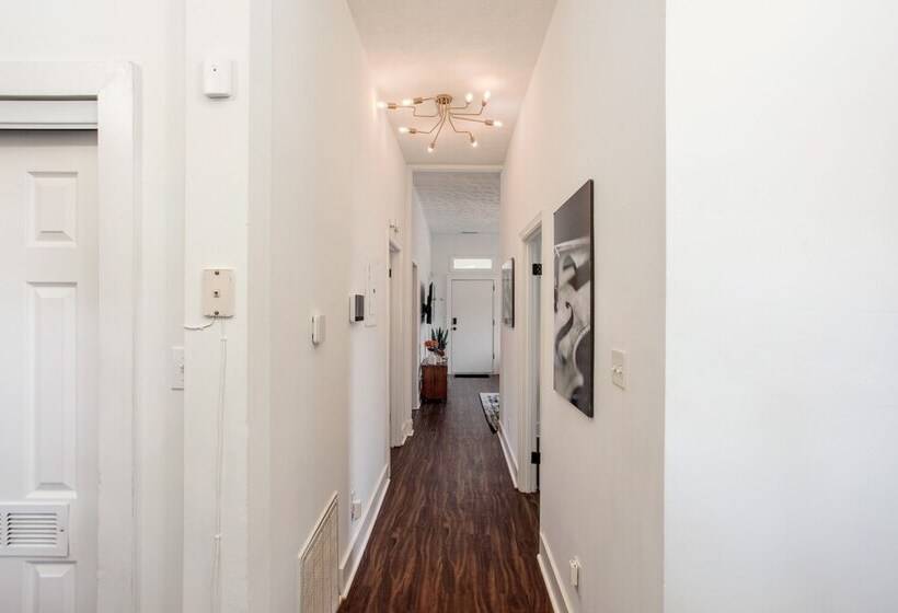 اقامتگاه Unique Mid Century Home Near Atl Airport