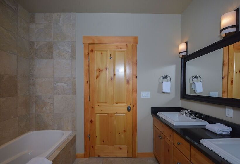 Retreat On Main Street