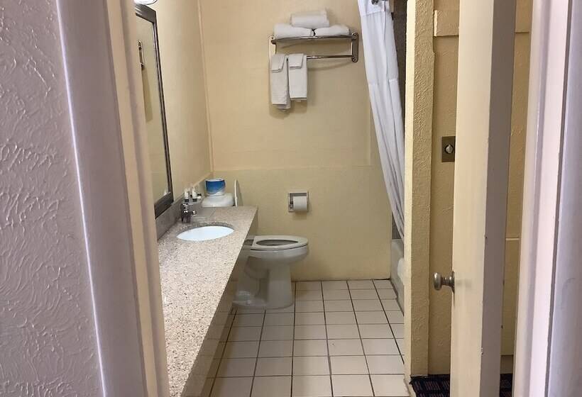 Silver Spur Vintage Inn & Suites