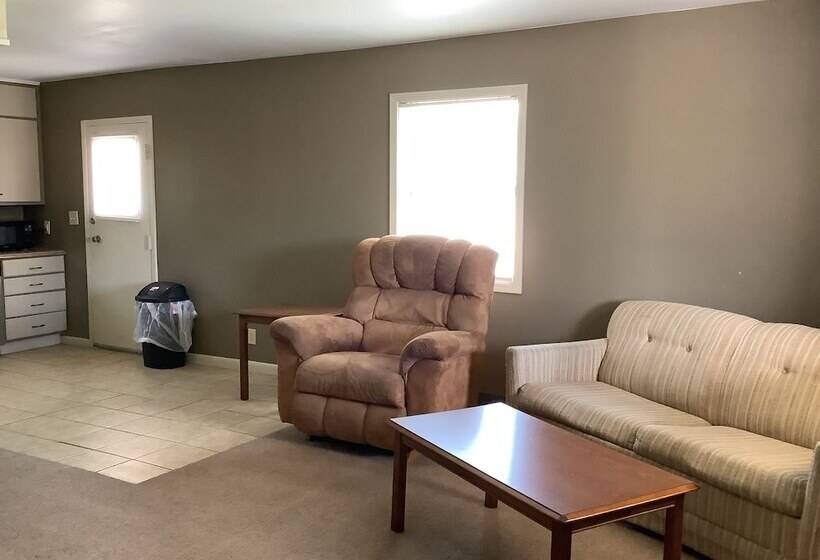 Silver Spur Vintage Inn & Suites