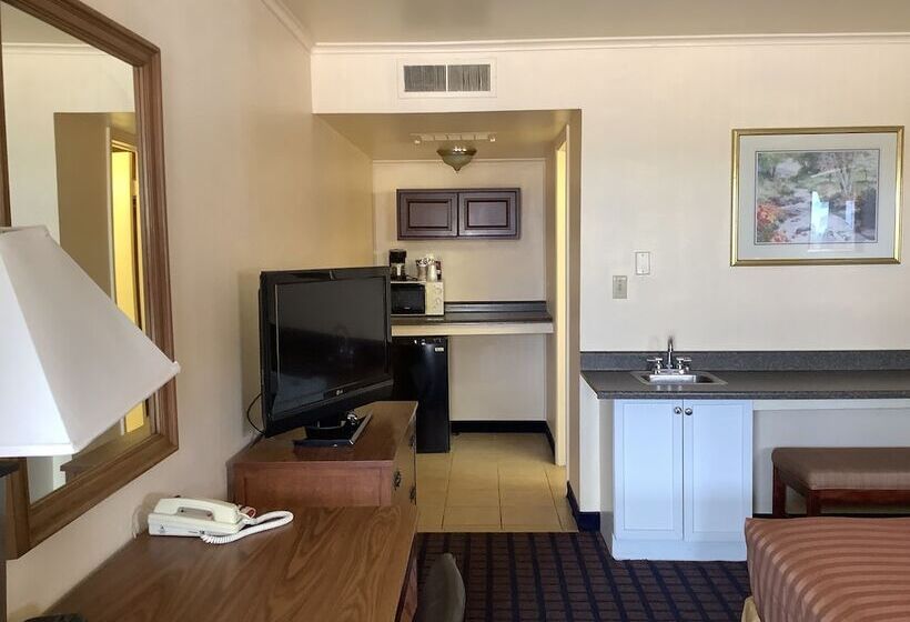 Silver Spur Vintage Inn & Suites