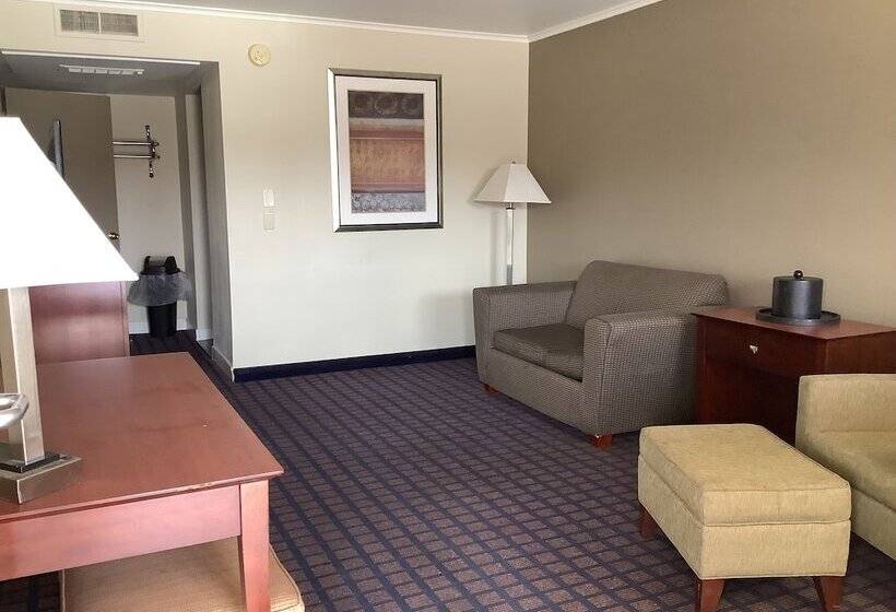 Silver Spur Vintage Inn & Suites