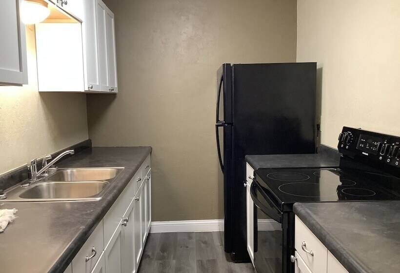 Silver Spur Vintage Inn & Suites