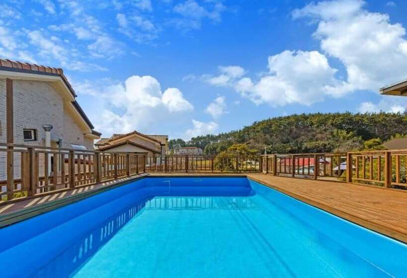 Taean Full Of Flower Scent Pension