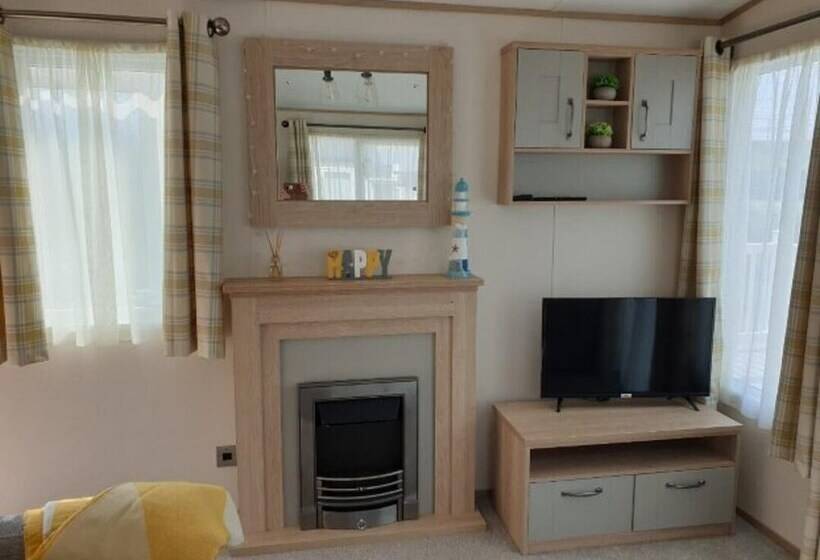 The Sea Breeze   Captivating Caravan In Camber