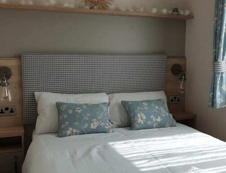 The Sea Breeze   Captivating Caravan In Camber