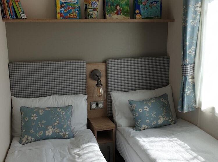 The Sea Breeze   Captivating Caravan In Camber