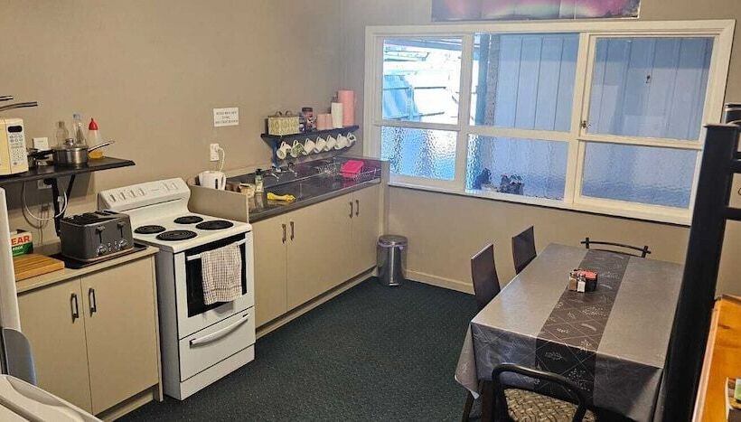 מוטל Whitehorse Inn