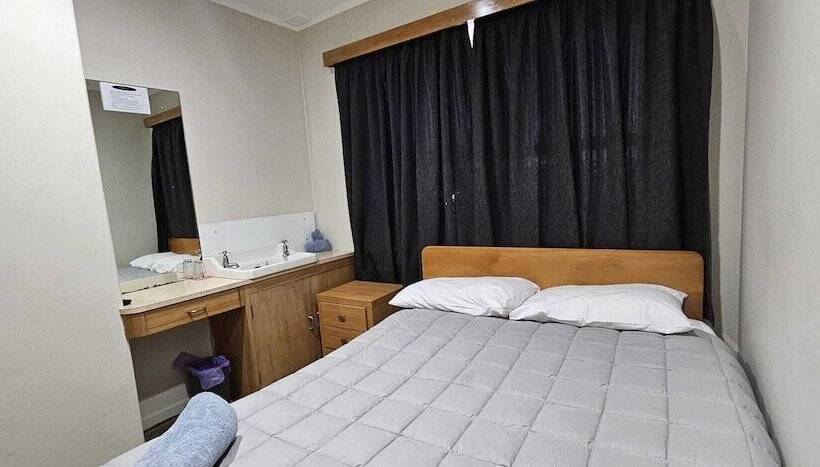 Мотель Whitehorse Inn