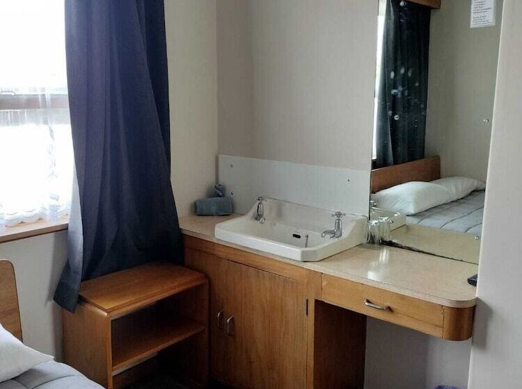 Мотель Whitehorse Inn