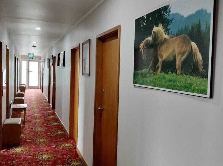 מוטל Whitehorse Inn