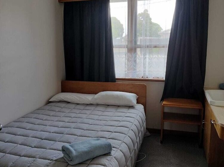 Мотель Whitehorse Inn