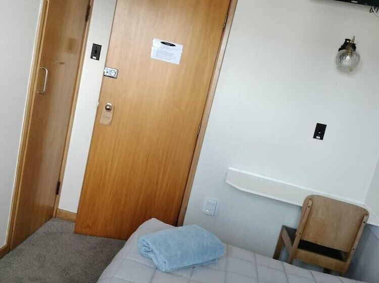 Мотель Whitehorse Inn