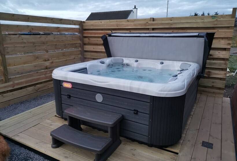 Achmeney Glamping Pod Larger Than Average Pod