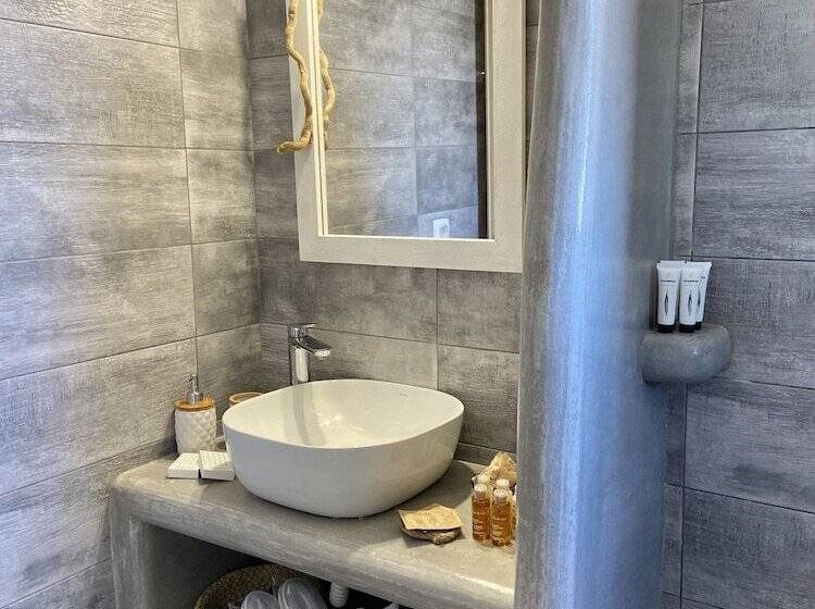 Aeron Suites