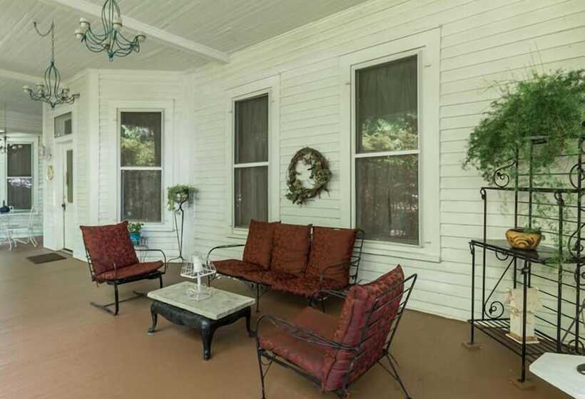 مبيت وإفطار Veranda Historic Inn