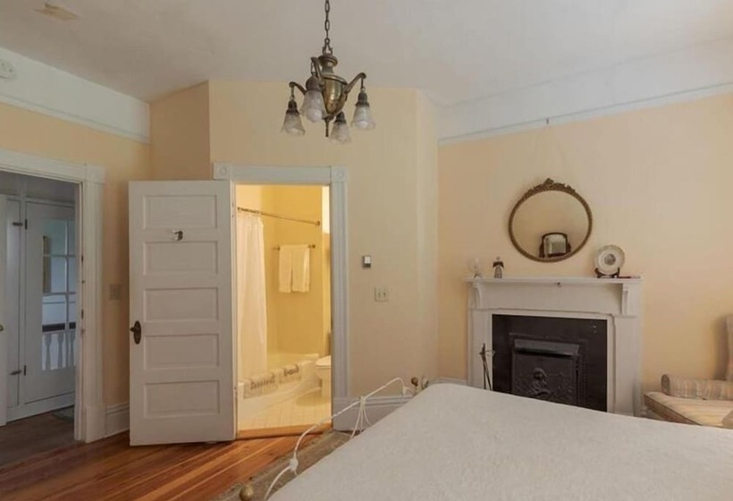 مبيت وإفطار Veranda Historic Inn