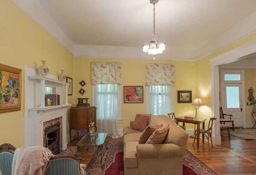 مبيت وإفطار Veranda Historic Inn