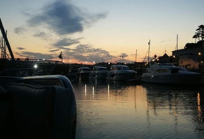 Bed On A Boat Holiday In The Heart Of Torquay