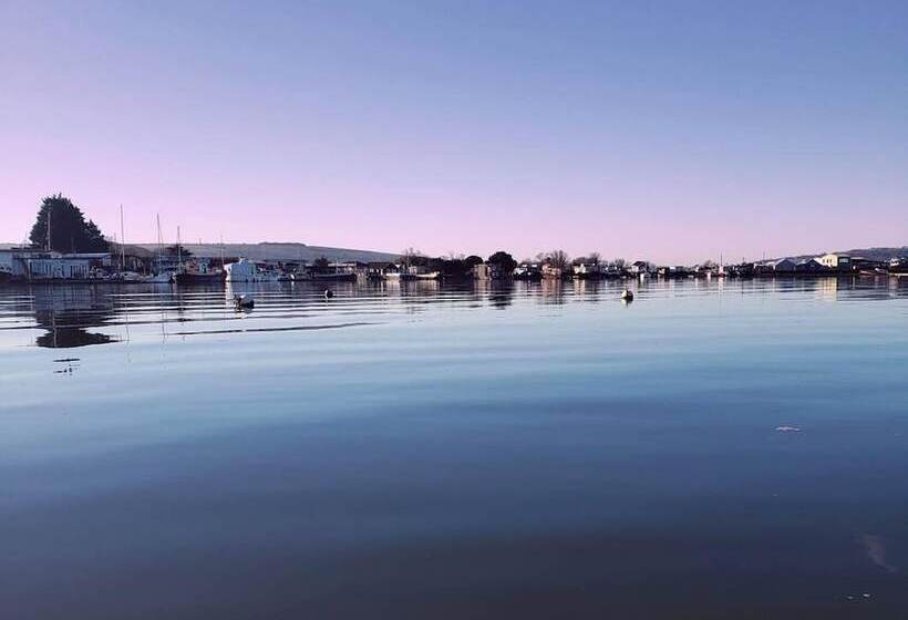 Bembridge Harbour Yurt   Log Burner   Wifi