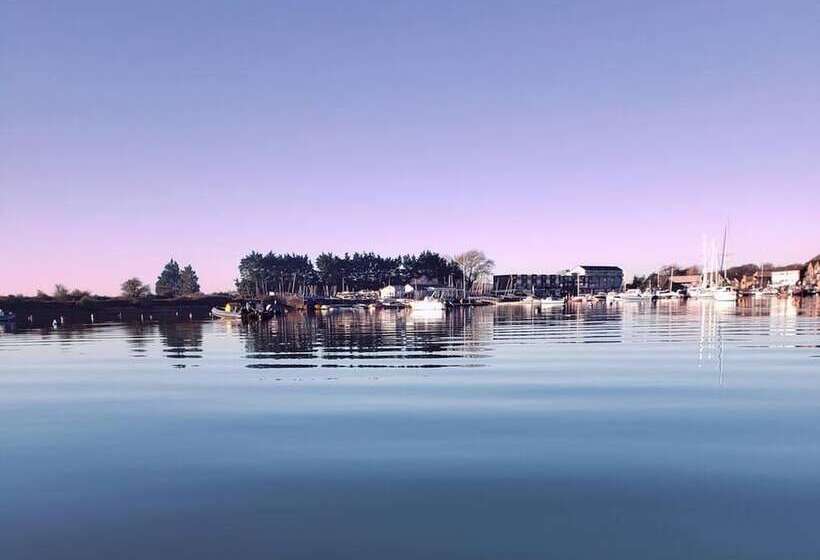 Bembridge Harbour Yurt   Log Burner   Wifi