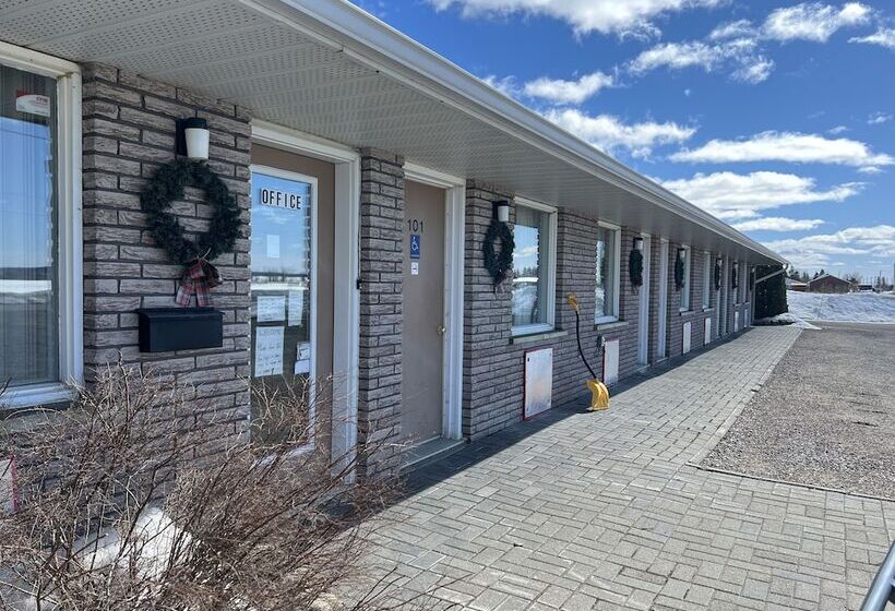 Earlton Motel