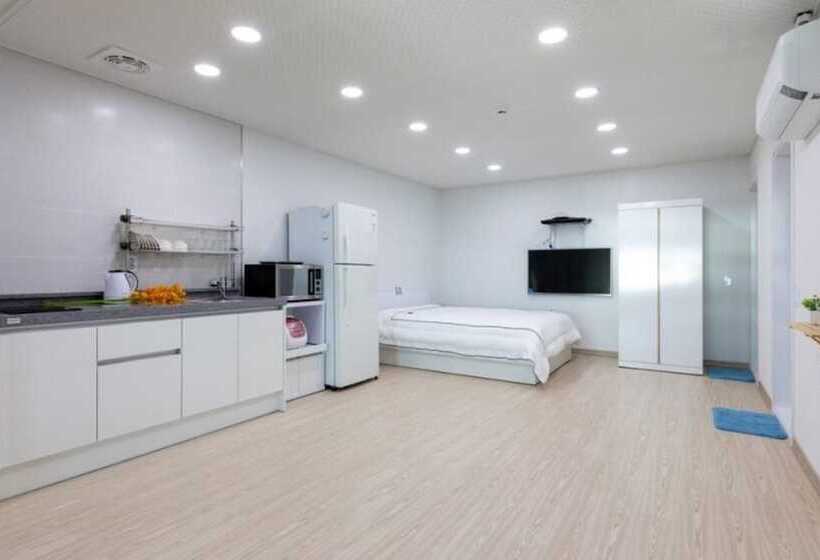 Goseong Badasga Per Osyeonbyu Pension