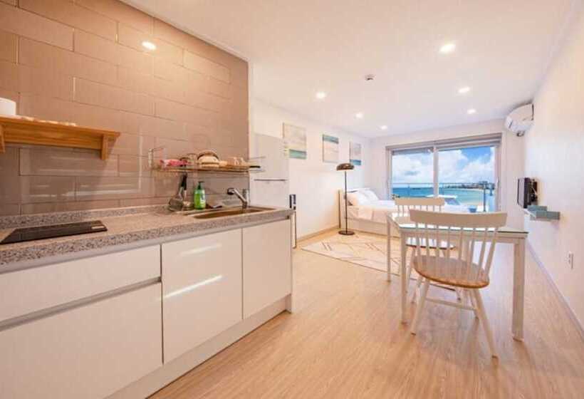 Goseong Badasga Per Osyeonbyu Pension