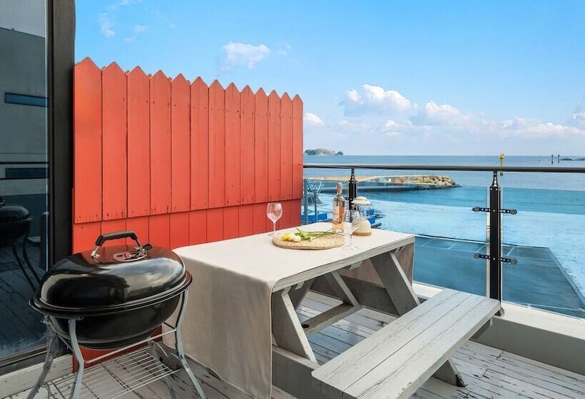 Goseong Badasga Per Osyeonbyu Pension