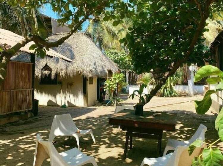 Hostal Punta Paraíso Cabañas