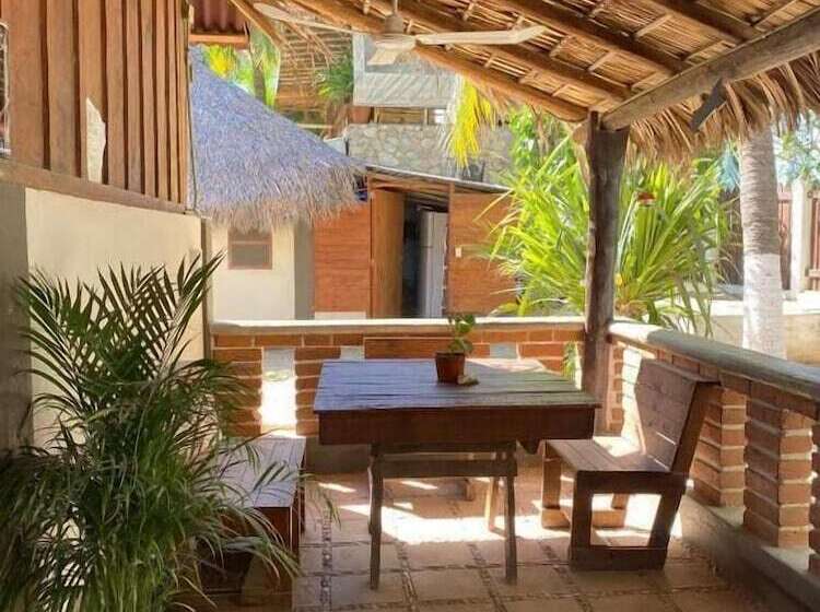 Hostal Punta Paraíso Cabañas