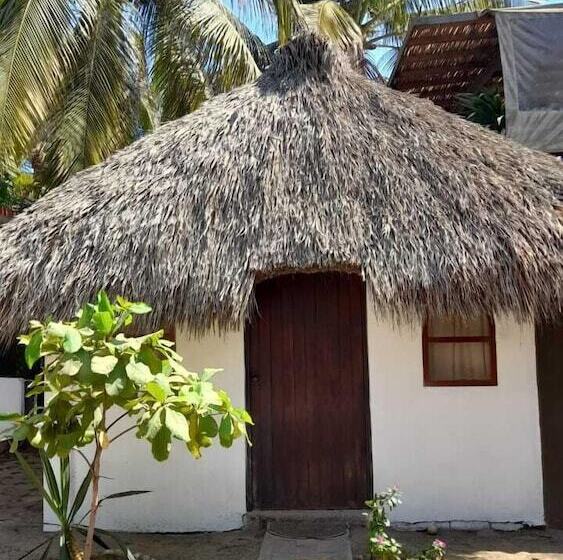 Hostal Punta Paraíso Cabañas