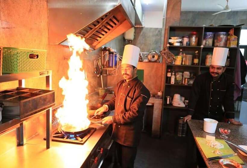 호텔 7 Pines Kasauli